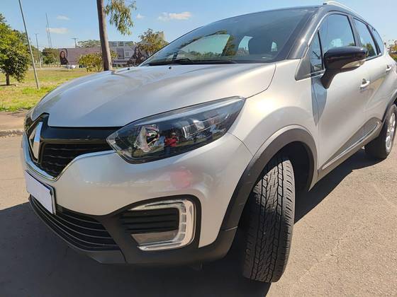 RENAULT CAPTUR 1.6 16V SCE FLEX LIFE X-TRONIC RENAULT CAPTUR 1.6 16V SCE FLEX LIFE X-TRONIC